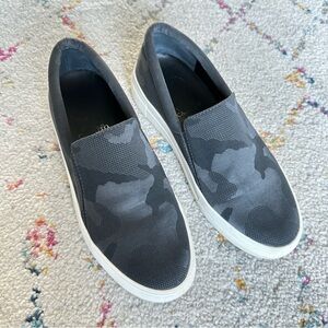 Vince Camuto Gray Camo Sneakers size 7